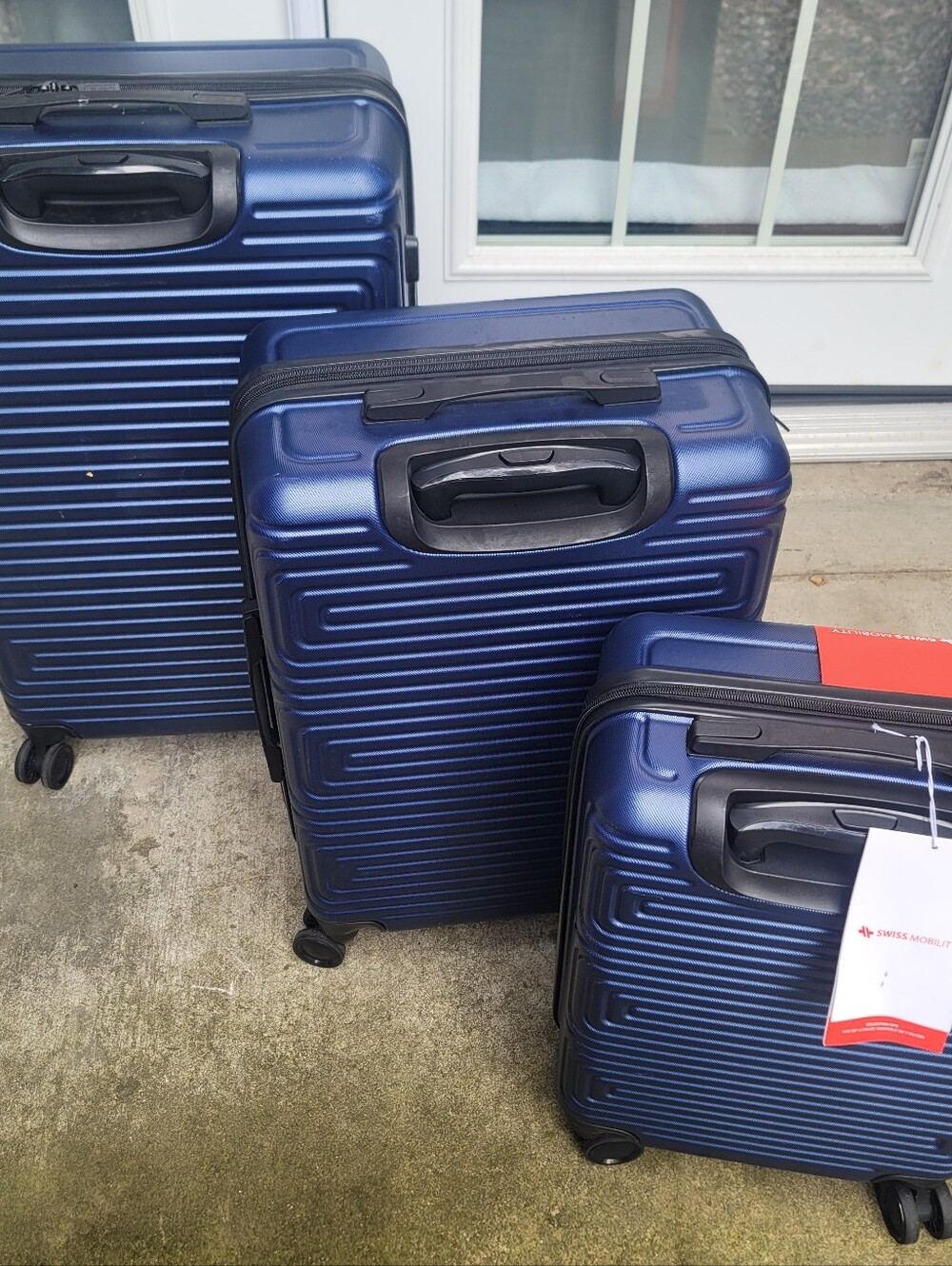 A 3-PIECE LUGGAGE - SWISS MOBILITY